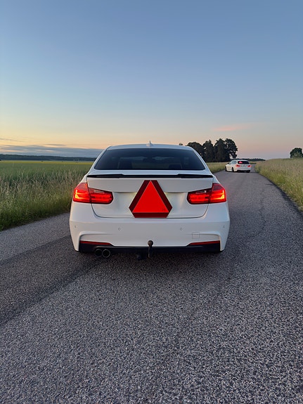 BMW 318d 4 of 8