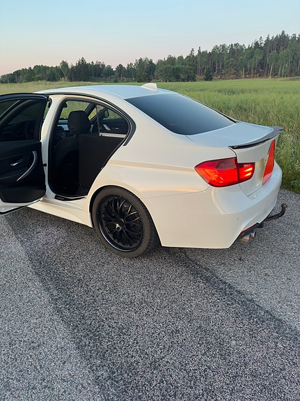 BMW 318d 6 of 8