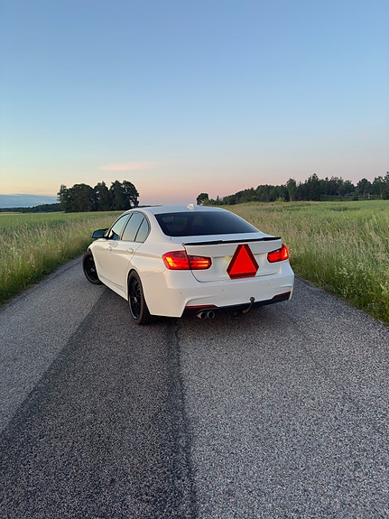 BMW 318d 3 of 8