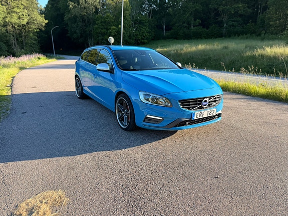 Volvo V60 2 of 5