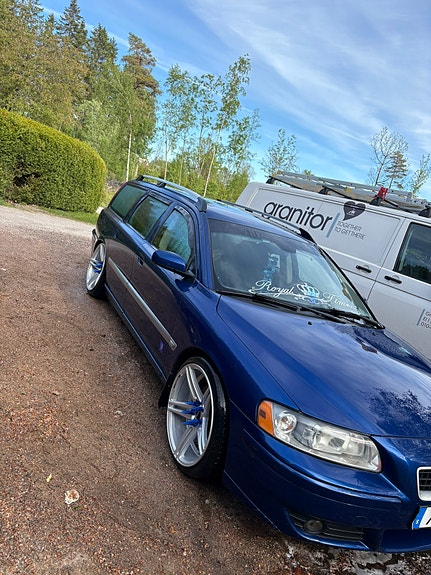 Volvo V70 3 of 5