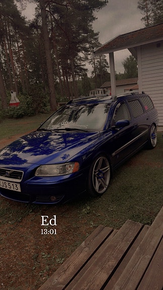 Volvo V70 2 of 5
