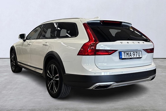 Volvo V90 Cross Country 4 of 5