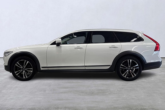 Volvo V90 Cross Country 2 of 5