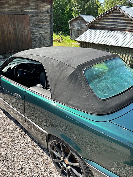 BMW 318i 3 of 5