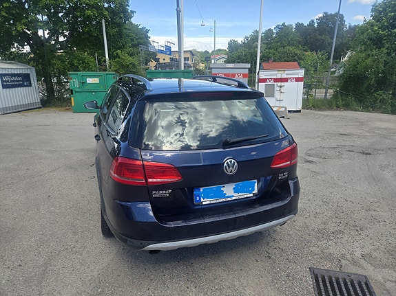 Volkswagen Passat Alltrack 4 of 5