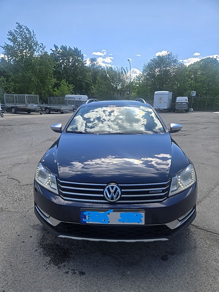 Volkswagen Passat Alltrack 3 of 5