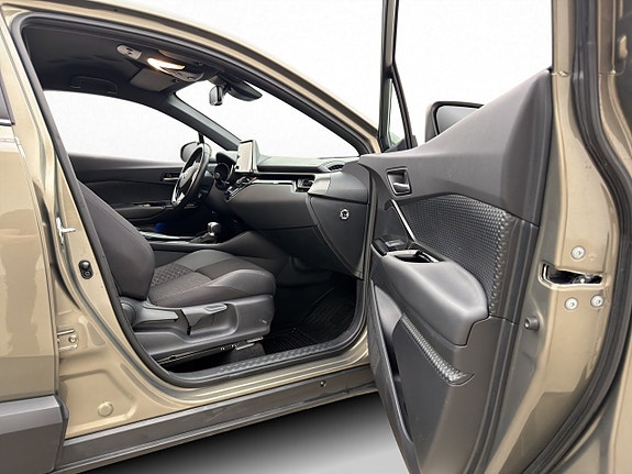 Toyota C-HR 26 of 30