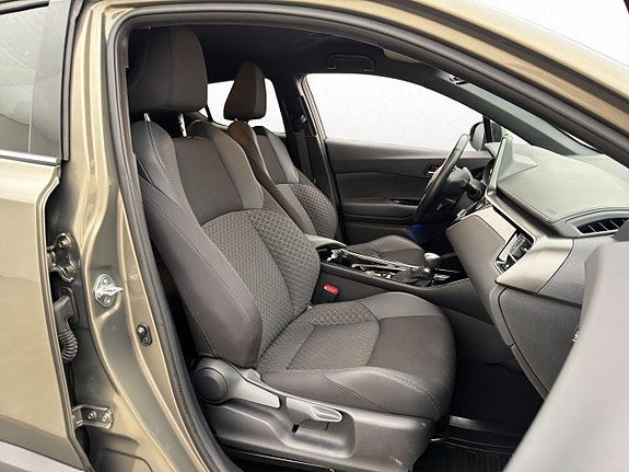 Toyota C-HR 27 of 30