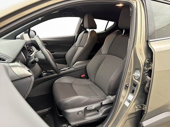 Toyota C-HR 11 of 30