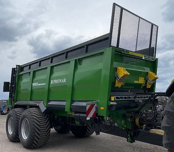 Pronar N 262/1 Fastgödselspridare 14 ton 10 of 12