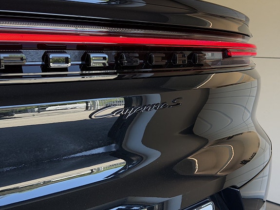 Porsche Cayenne 22 of 26