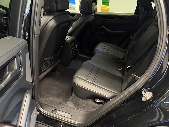 Porsche Cayenne 17 of 26