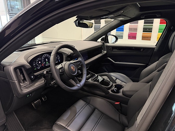 Porsche Cayenne 16 of 26