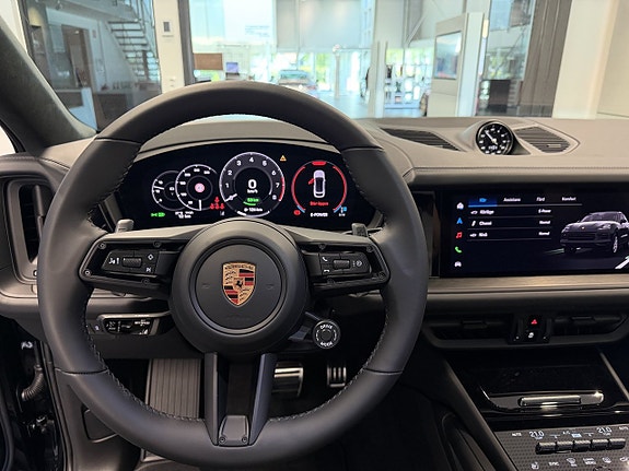 Porsche Cayenne 8 of 26