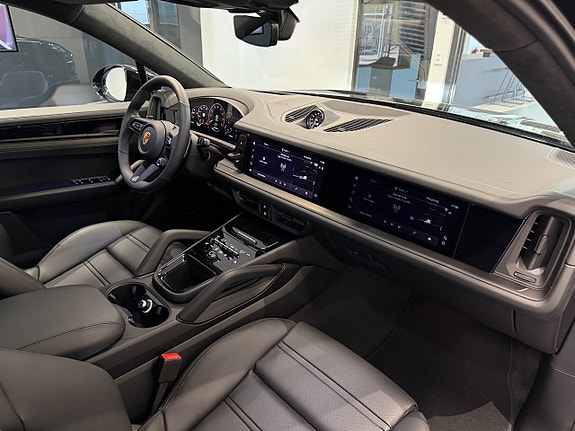 Porsche Cayenne 26 of 26