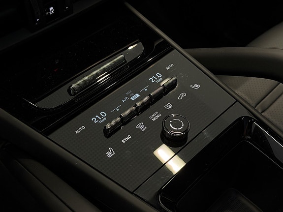 Porsche Cayenne 9 of 26
