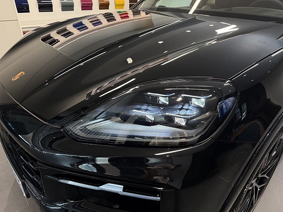 Porsche Cayenne 11 of 26