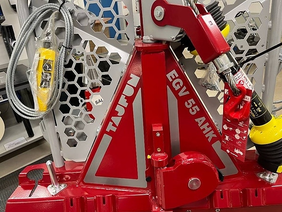 Tajfun Timmervinsch mekanisk och hydraulisk 14 of 16