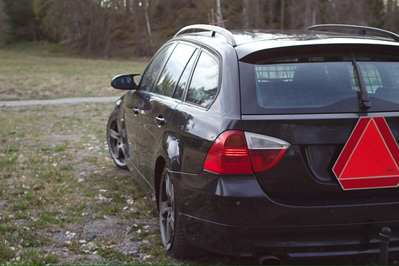BMW 320i 4 of 10