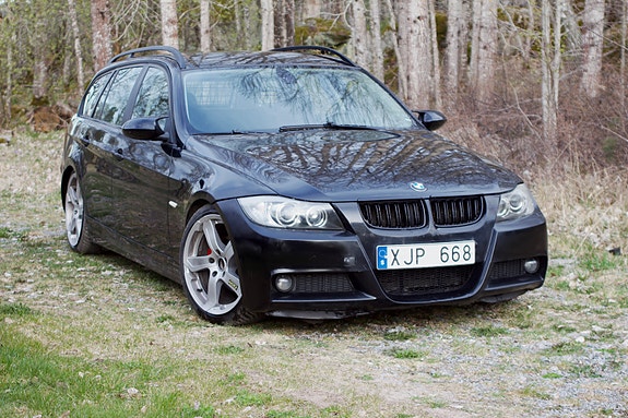 BMW 320i 3 of 10