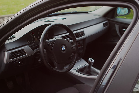 BMW 320i 8 of 10