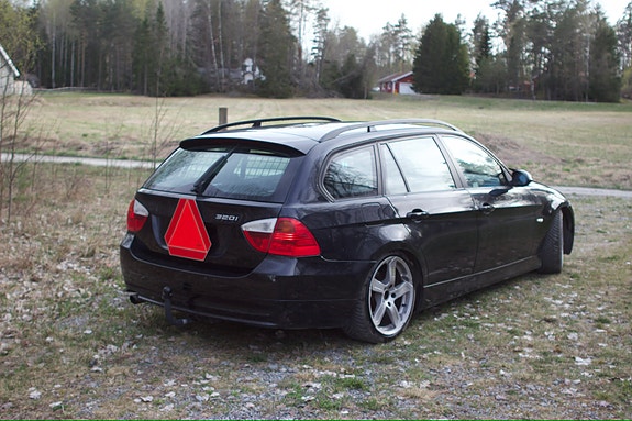 BMW 320i 7 of 10