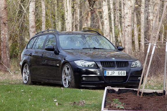 BMW 320i 5 of 10