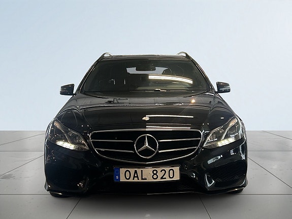 Mercedes-Benz E220 2 of 5
