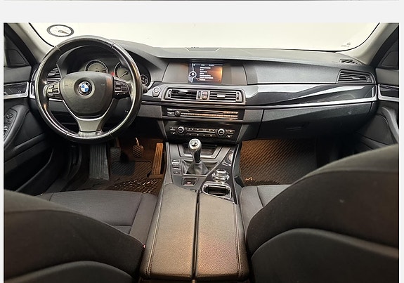 BMW 520d 4 of 5