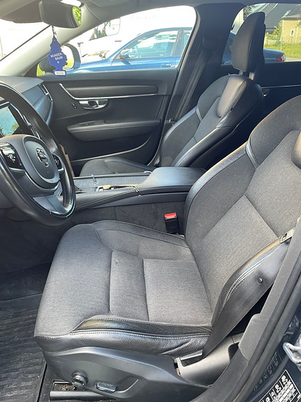 Volvo V90 Cross Country 3 of 5