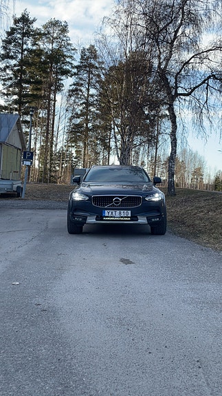 Volvo V90 Cross Country 2 of 5
