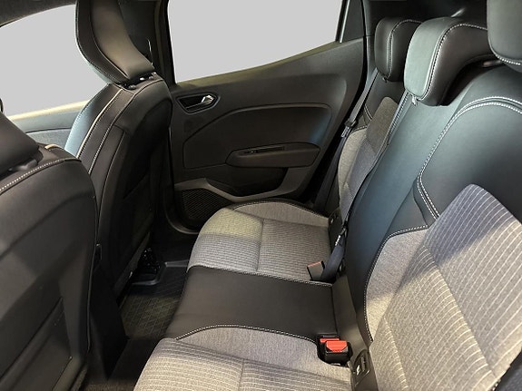 Renault Clio 10 of 19