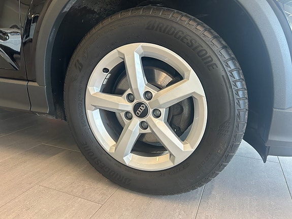 Audi Q2 7 of 12
