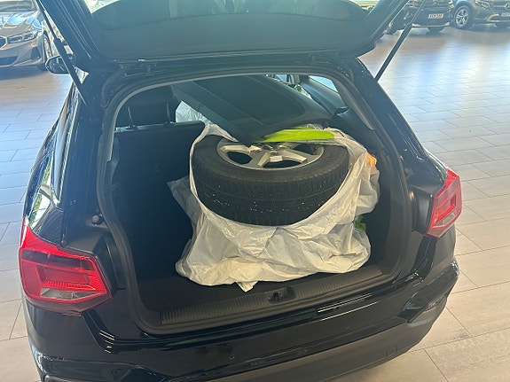 Audi Q2 8 of 12