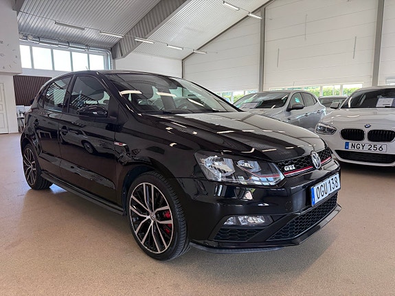 Volkswagen Polo 2 of 5