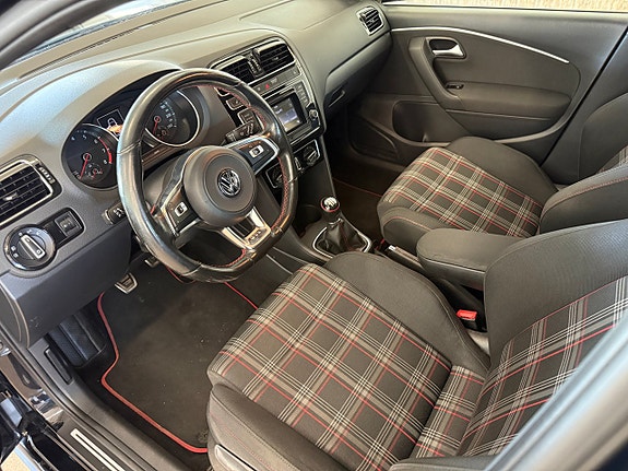 Volkswagen Polo 5 of 5