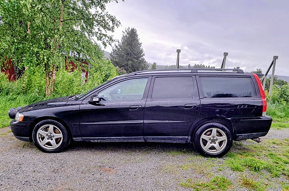 Volvo V70 3 of 5