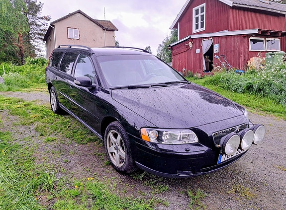 Volvo V70 2 of 5