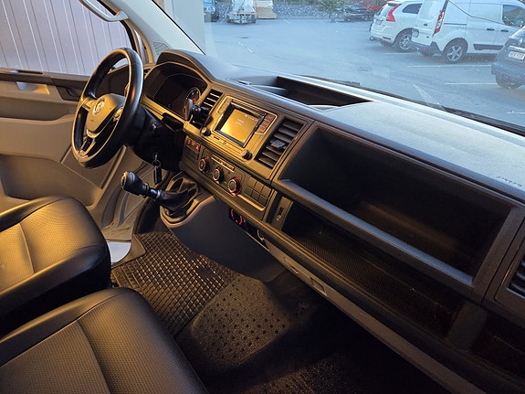 Volkswagen Transporter 3 of 5