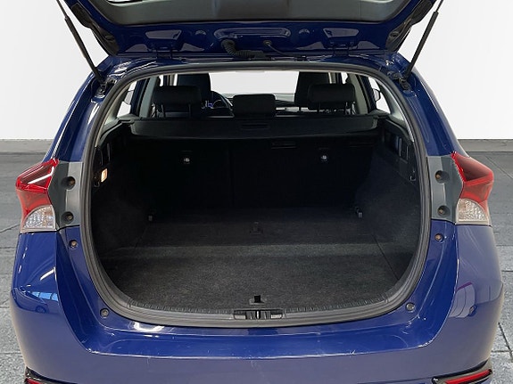 Toyota Auris 4 of 5