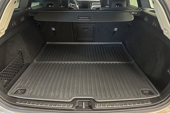 Volvo V60 Cross Country 13 of 23