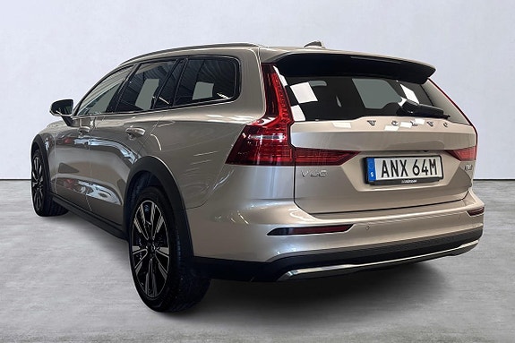 Volvo V60 Cross Country 4 of 5