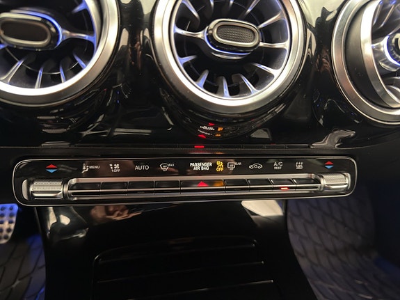 Mercedes-Benz CLA250 e 25 of 30
