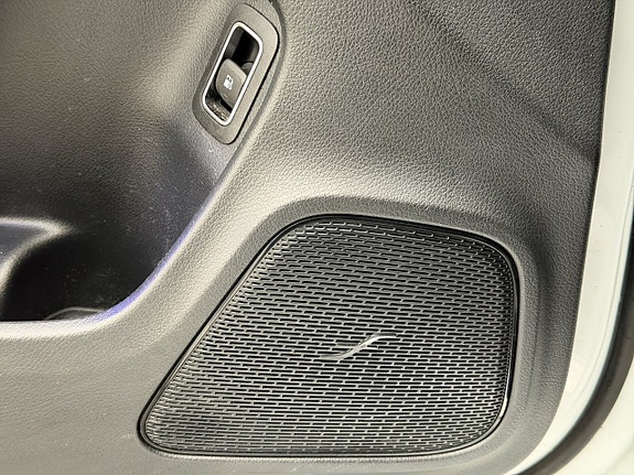 Mercedes-Benz CLA250 e 14 of 30