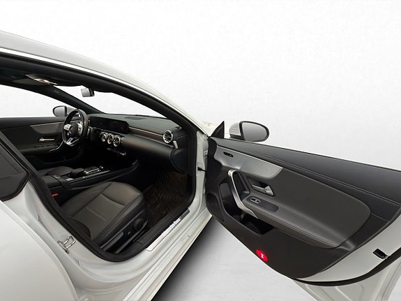 Mercedes-Benz CLA250 e 27 of 30