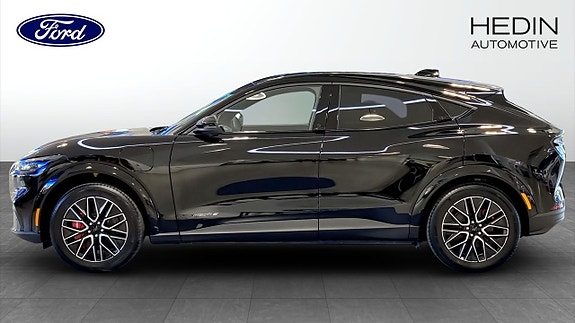 Ford Mustang Mach-E 6 of 9
