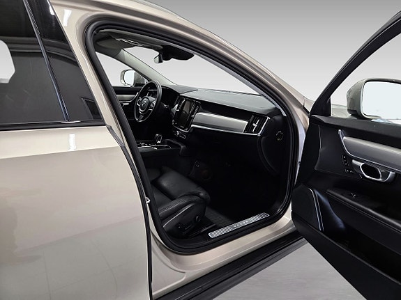Volvo V90 Cross Country 13 of 15