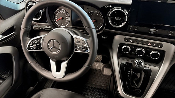Mercedes-Benz T180 d 4 of 5