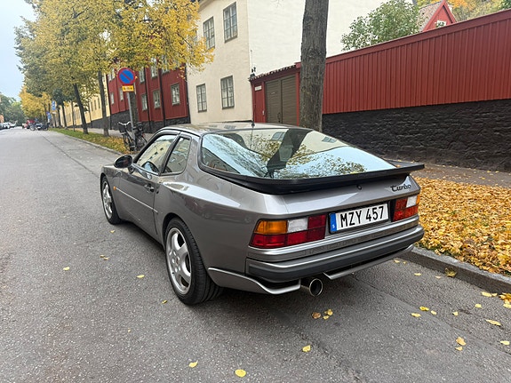 Porsche 944 3 of 4
